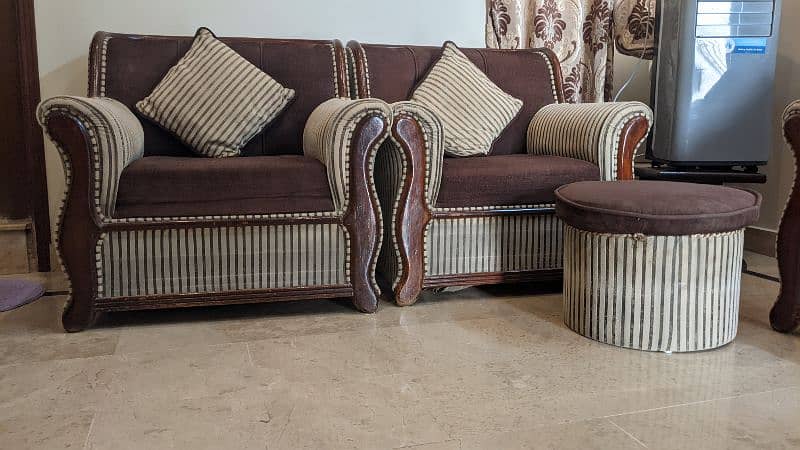 sofa set 5 seaters in new condition 6