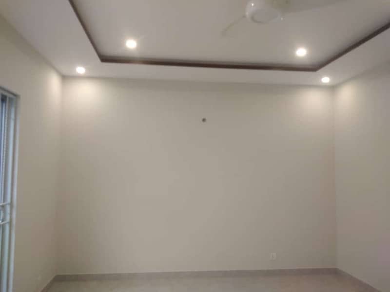 1 KANAL UPPER PORTION AVAILABLE FOR RENT PHASE 7 DHA Lahore 9