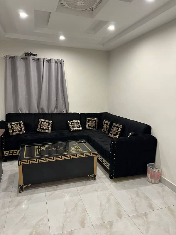 Furnish laxry apartment bahria town lahore par day weekly available for rent 1