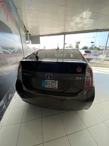 Toyota Prius 2012 4