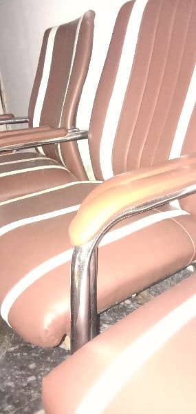 3 chairs urgent for sell 5