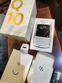 Blackberry Q10 Gold Edition Full Box with Leather Pouch