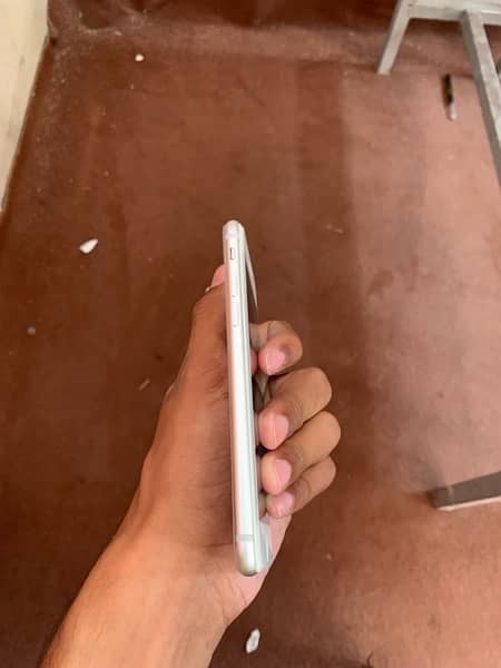 iPhone 8 (256GB) 6