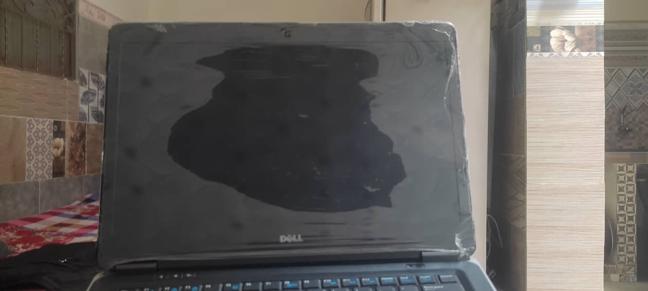 Dell Latitude e7440 screen is available 1