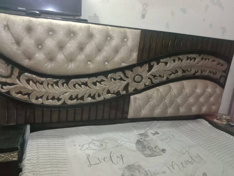 wooden high gloose very heavy bed set 03008125456 7