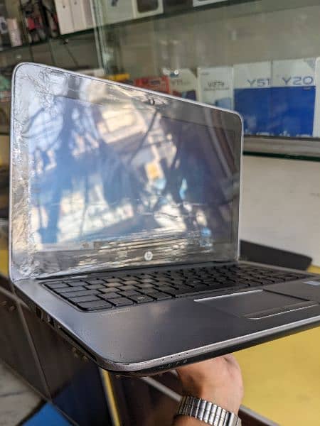 HP Elite book 820 G4 4