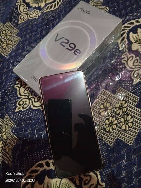 Vivo v29e Gold 6