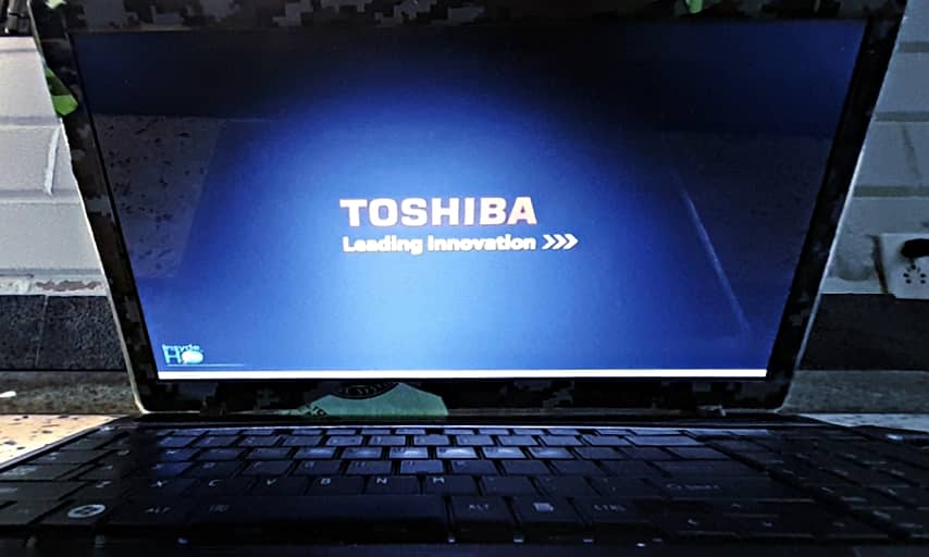 Toshiba Satellite Laptop AMD Processor (not samsung-hp-Dell-asus-apple 3