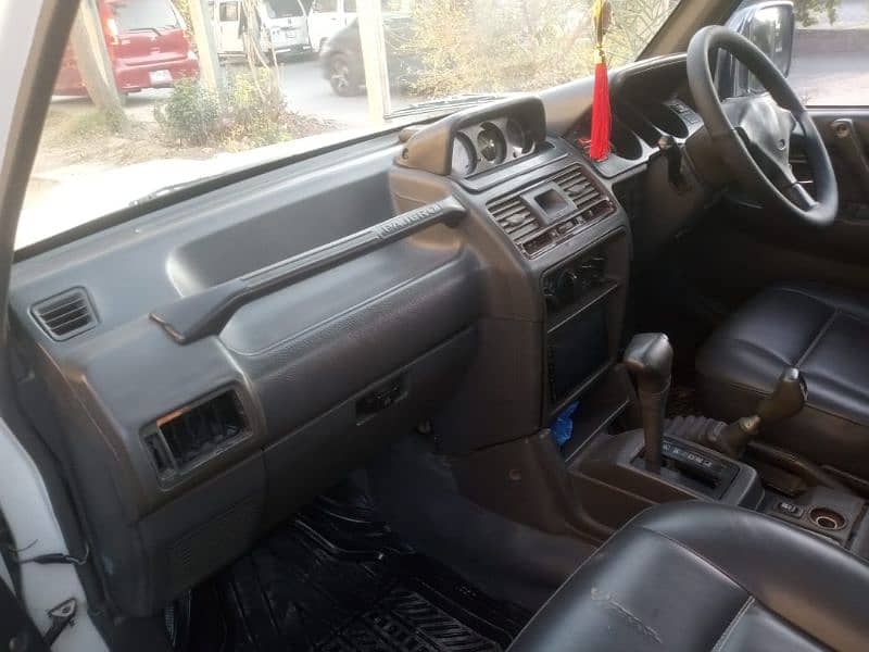 Mitsubishi Pajero 1994 6