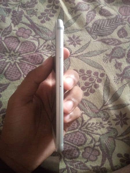 iPhone 7 Non ptA +charger 32GB 7