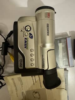 Vintage Samsung camcorder (cassette type) 0