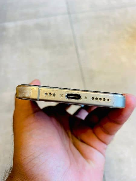 iphone 15 Pro Natural Titanium Non-Pta 2