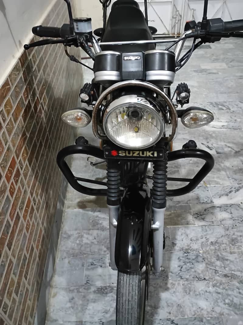 Suzuki GS 150 SE 2020 4