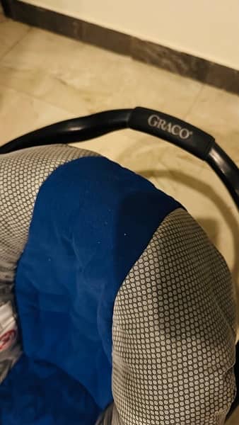 Graco baby car seat , carring cot 3