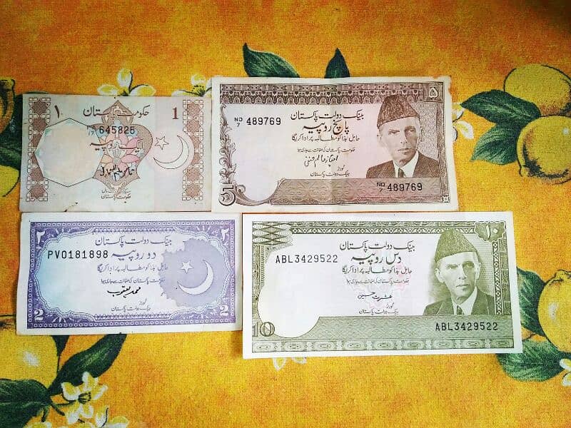 Set of 4 notes. 1