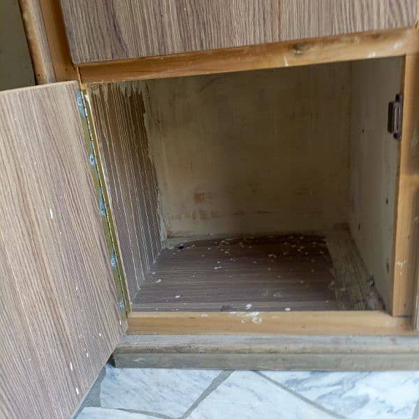 Good condition cupboard 4