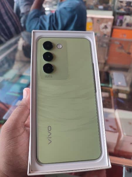 Vivo y100 1