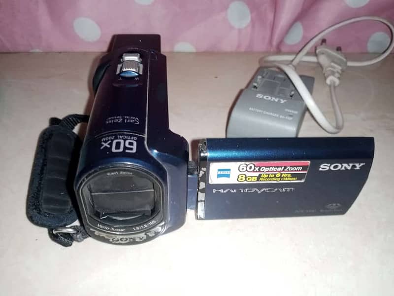 sony handycam recording camera. (0313-4952131) 0