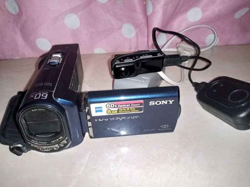 sony handycam recording camera. (0313-4952131) 1