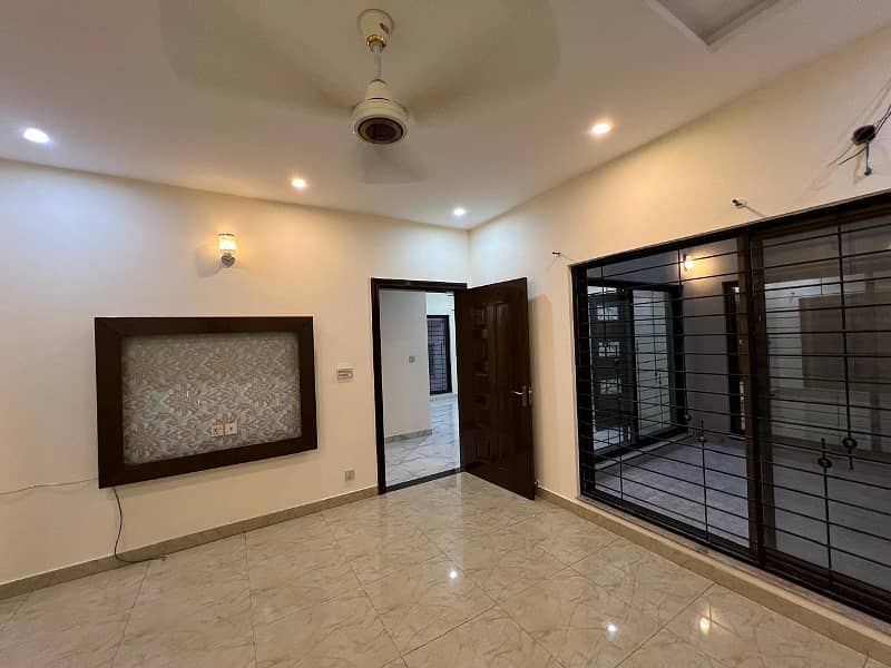 10 Marla House Available For Rent in Central Park Housing Scheme Lahore 7