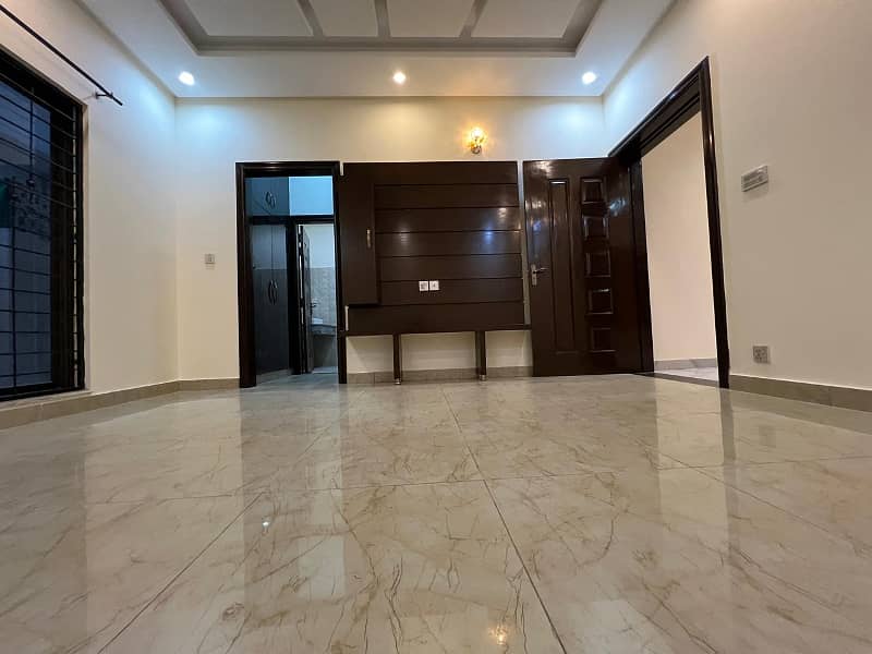 10 Marla House Available For Rent in Central Park Housing Scheme Lahore 8