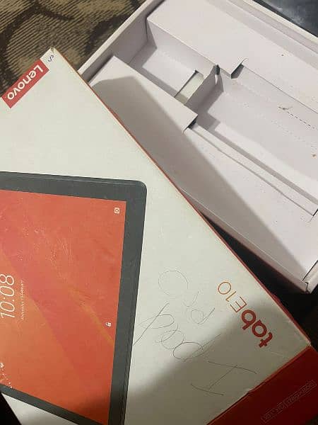 Lenovo tab E10 with box, all oky. 3