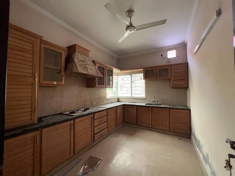 2 Kanal Beautiful House For Rent In Model Town 5