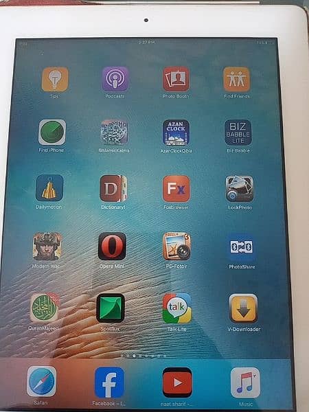 IPAD 4 Model a1458 condition 10/10 (factory unlocked) apps installed 6