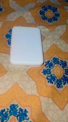 apple mag safe power bank 0