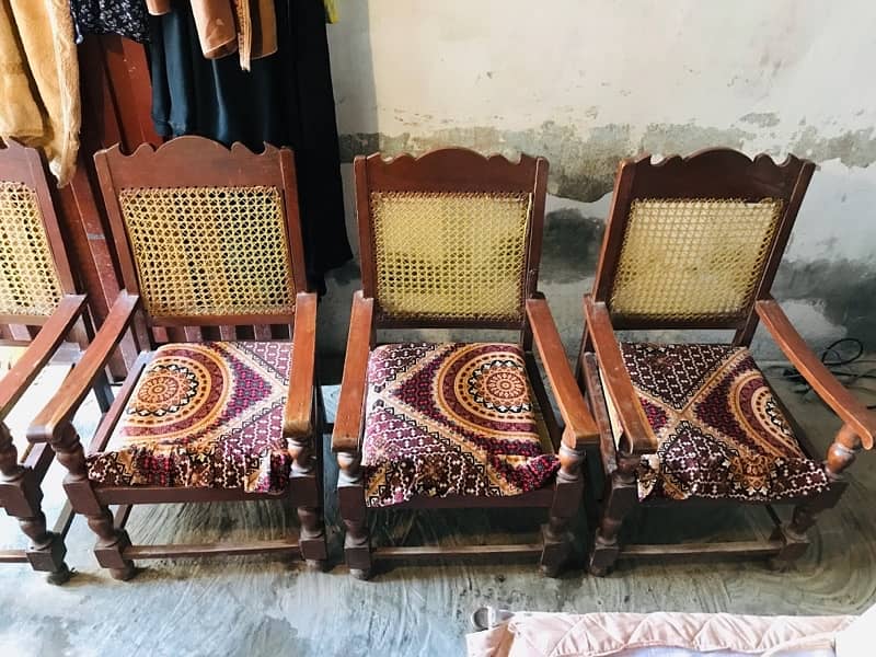 Wood Chairs In Good Condition 3