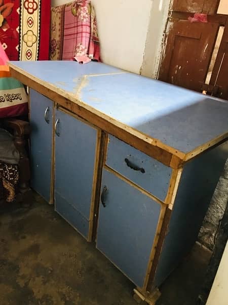 Dressing Table In Good Condition 4