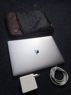 MacBook pro 15 inch 2018 Model 0