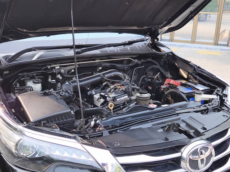 Toyota Fortuner V 2017 11