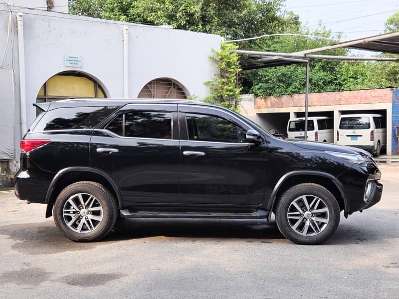 Toyota Fortuner V 2017 15