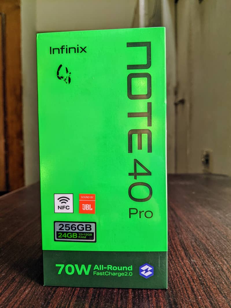 Infinix Note 40 Pro with wireless charger boxpack 1