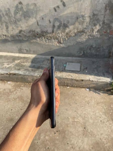 Infinix hot 10i with box 2