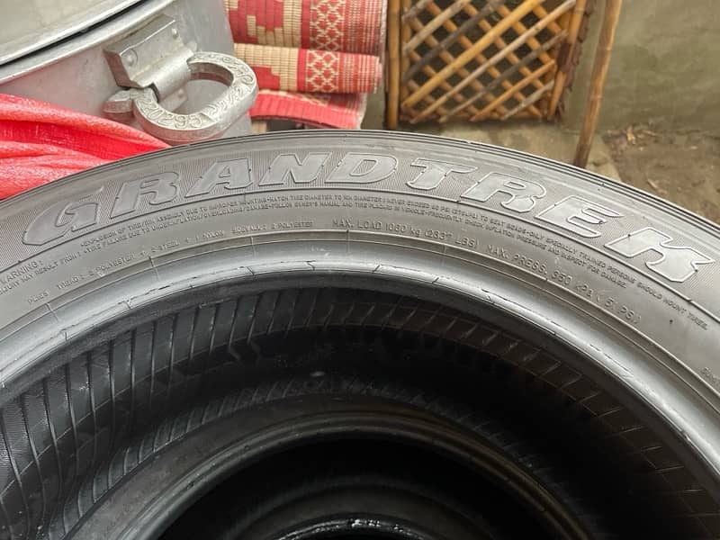 Used revo tyre 4