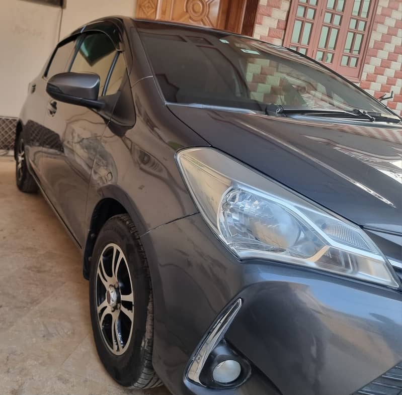 Toyota Vitz  F safty 1.0 2018 1