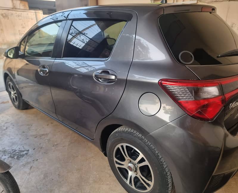 Toyota Vitz  F safty 1.0 2018 3