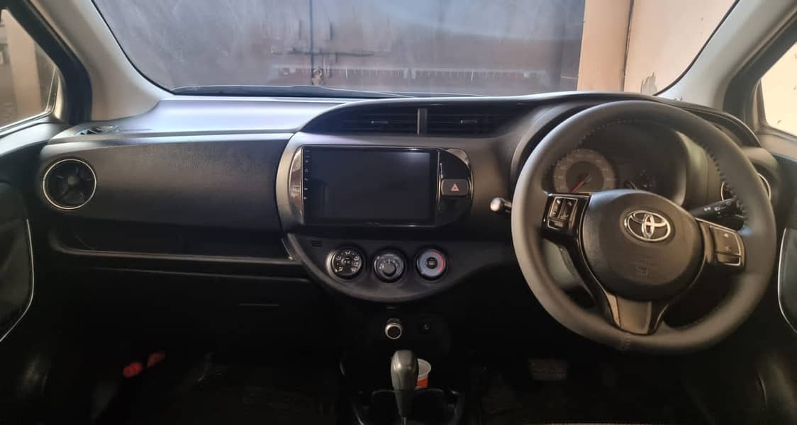 Toyota Vitz  F safty 1.0 2018 9