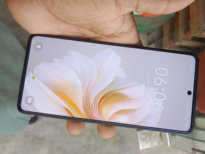 Tecno camon 20.8/256 gb memory display fingar 4