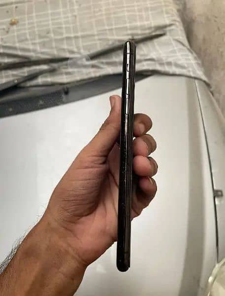 iPhone 11 pro max factory unlocked non pta 2