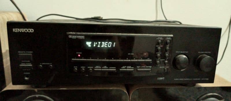 Kenwood 4 Channel Amplifier With 10 Inch Speakers 1