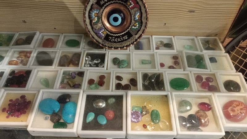 Natural stone rings and gemstones and products made of natural stones. 17