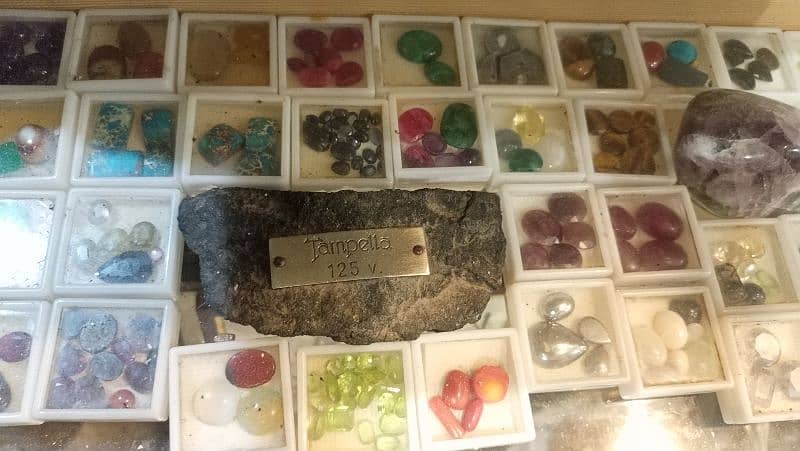 Natural stone rings and gemstones and products made of natural stones. 19