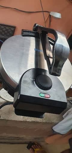 Naptol Roti maker in excellent condition not single day use