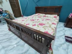 antique design King-size double bed 0