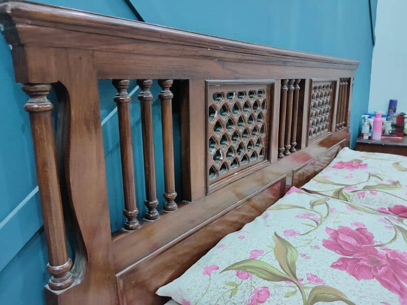 antique design King-size double bed 4