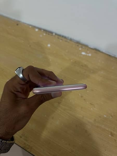 iphone 7 plus rose gold color 128 gb PTA Approved 5