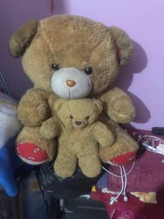 2 teddy bears